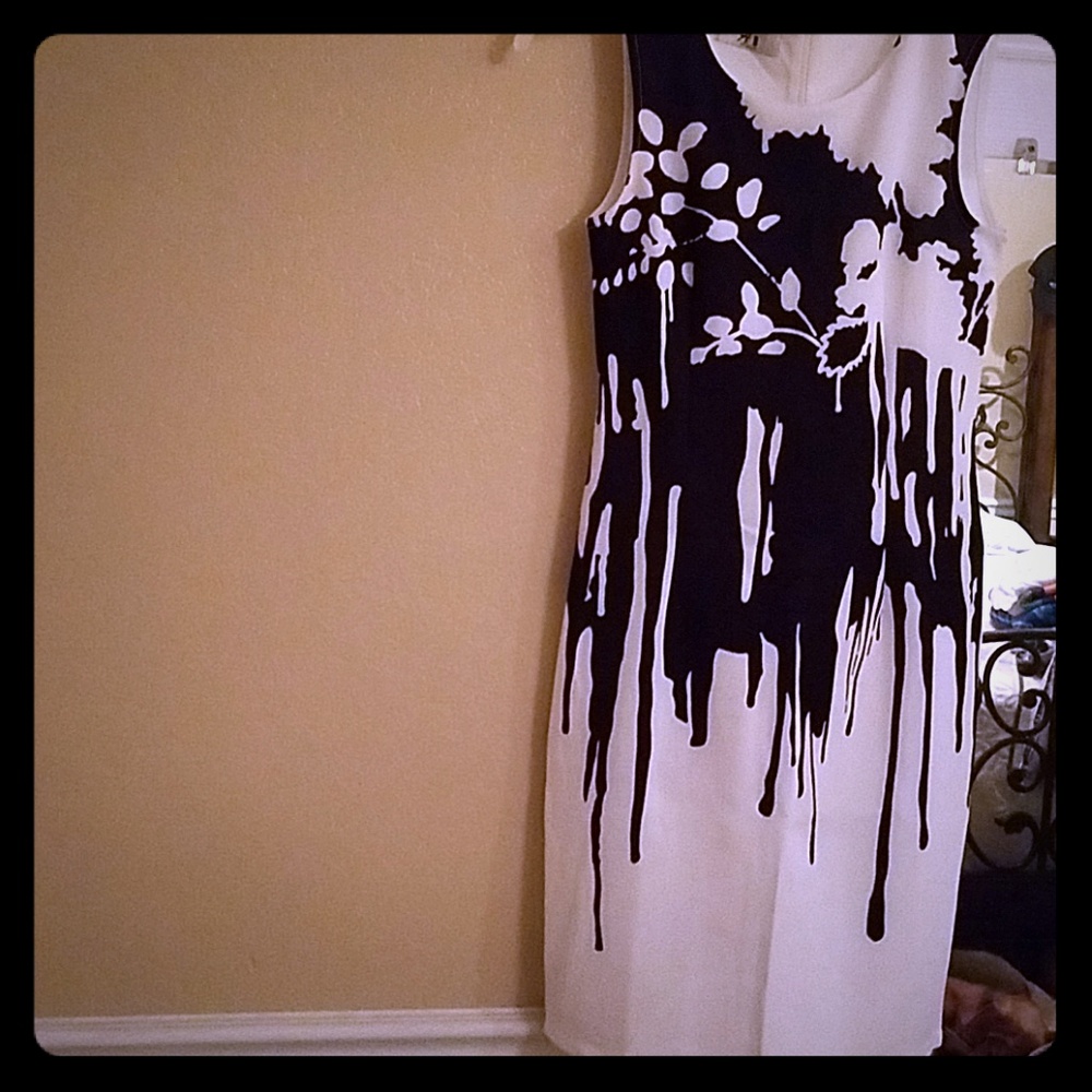 Knee high white and black women dresses